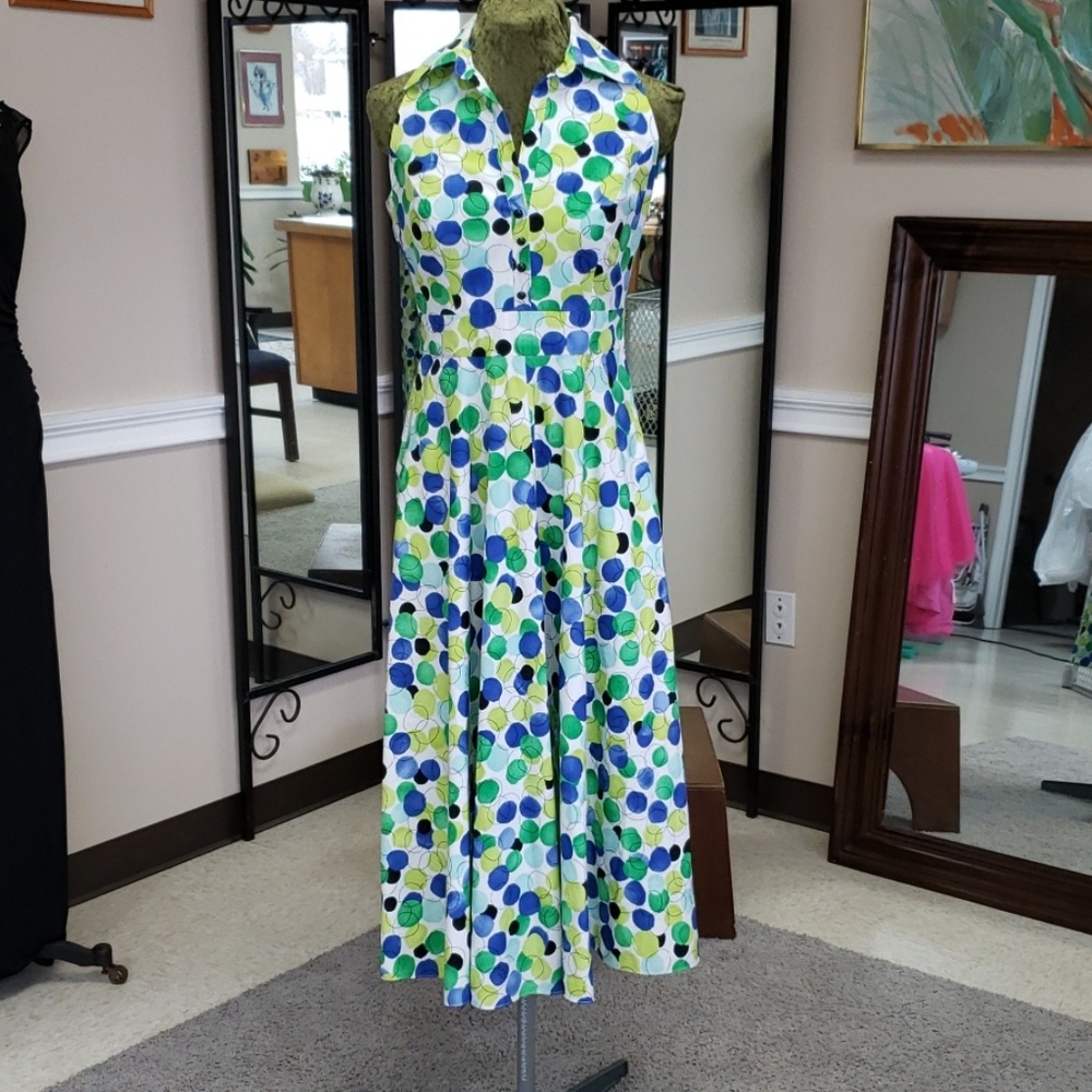 Sleeveless Collared Dress